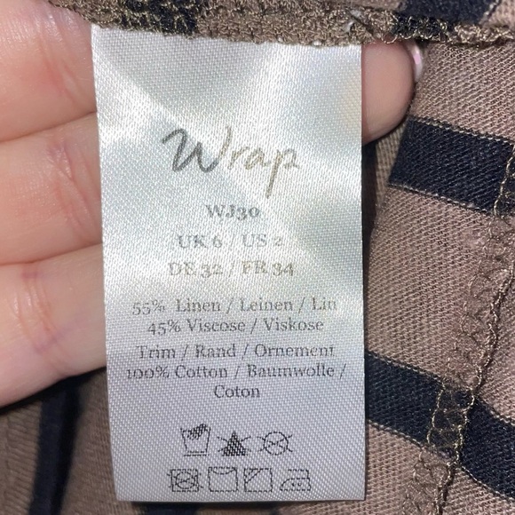 Wrap London Linen Blend Top with Button Back and Crochet Detail Size 2 - Picture 3 of 7